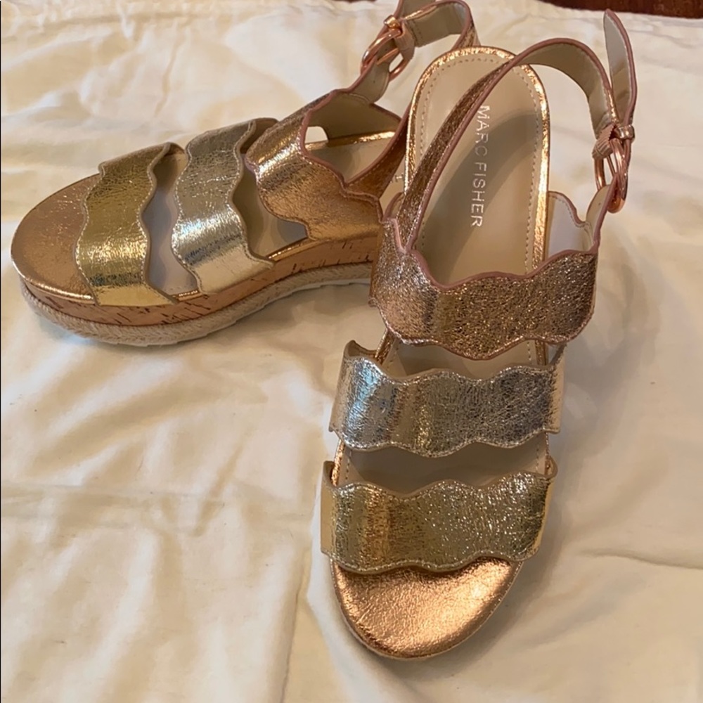 Marc fisher platforn 3 strap sandal